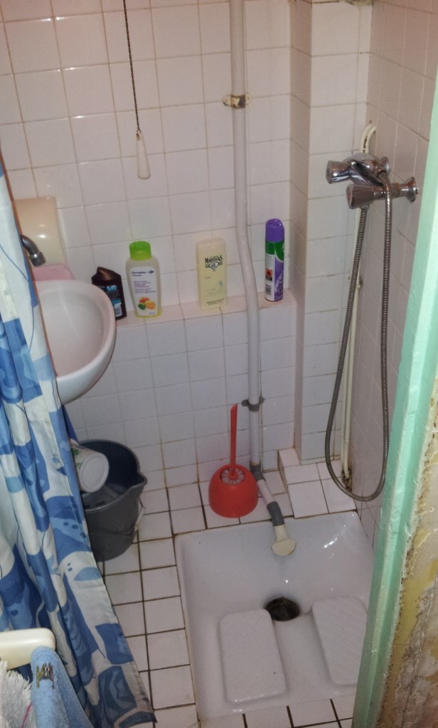 trois en un inédit. Lavabo/Douche/Wc et pourquoi pas simultanément..?